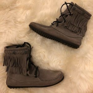 Minnetonka Tramper Ankle Hi Boot